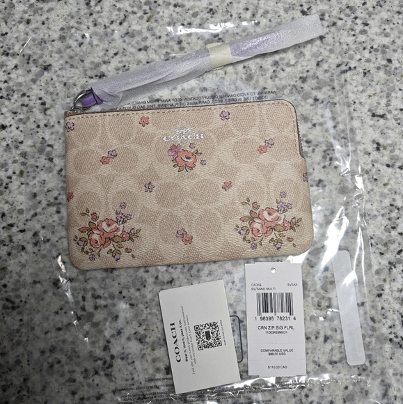 Coach Corner Zip Wristlet In Signature Canvas With Floral Print (Lilac/Sand) - Picture 3 of 7